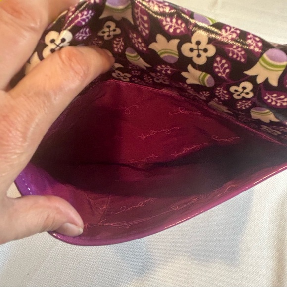 Vera Bradley Frill Vinyl Messenger Bag in Plum Petals Expandable Pockets Laptop - Picture 8 of 11